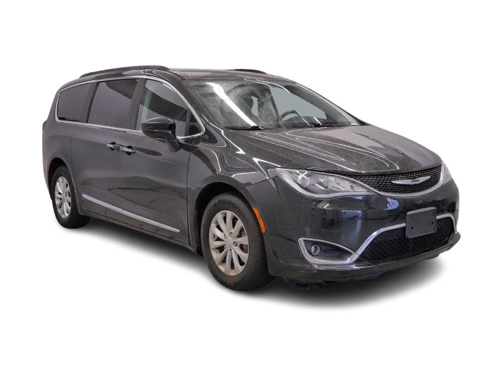 Thumbnail: 2017 Chrysler Pacifica - 8