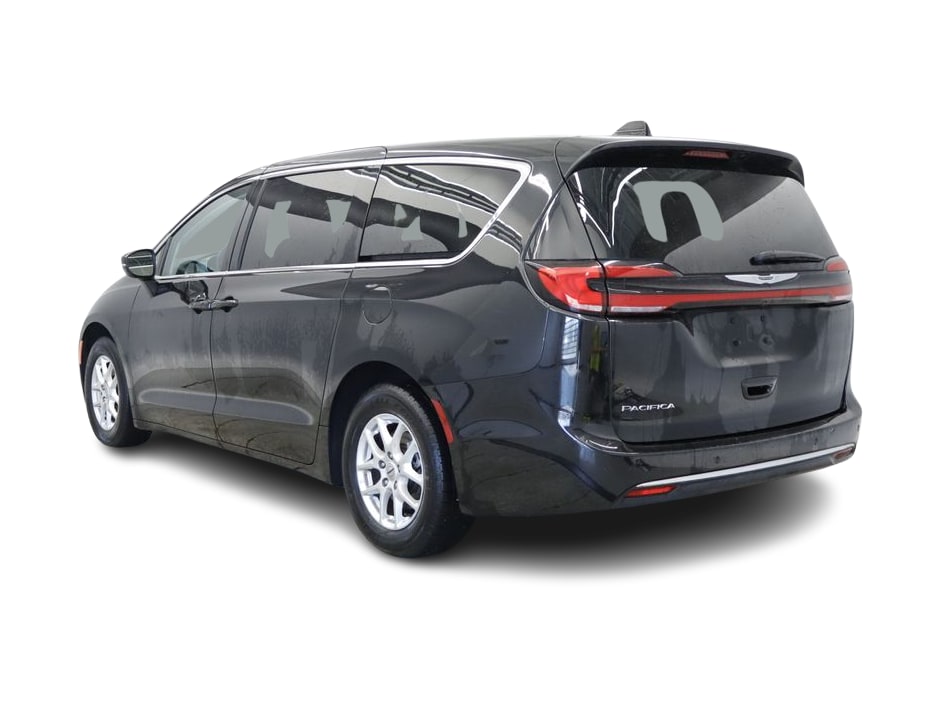 Thumbnail: 2023 Chrysler Pacifica - 4