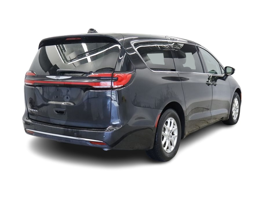 Thumbnail: 2023 Chrysler Pacifica - 16
