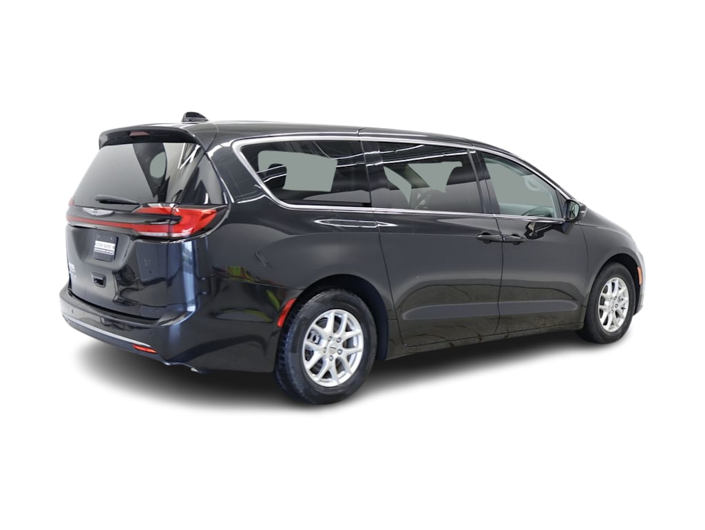 Thumbnail: 2023 Chrysler Pacifica - 15