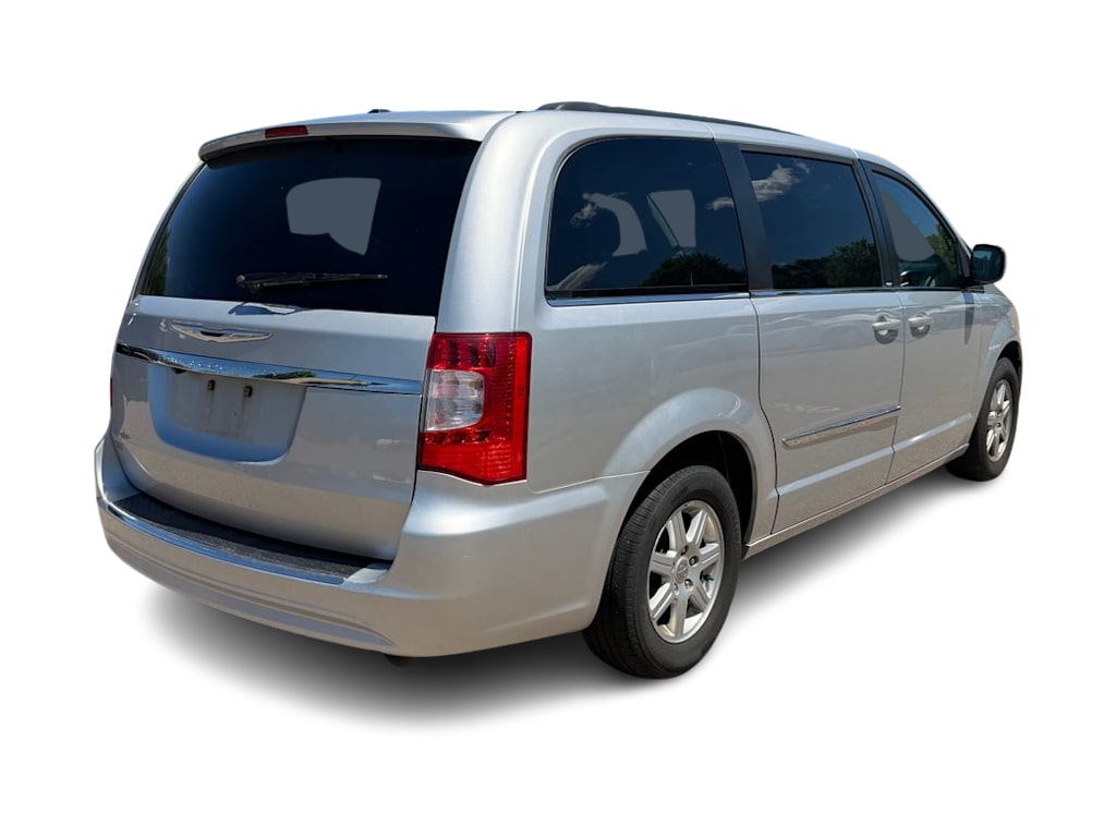Thumbnail: 2012 Chrysler Town & Country - 14