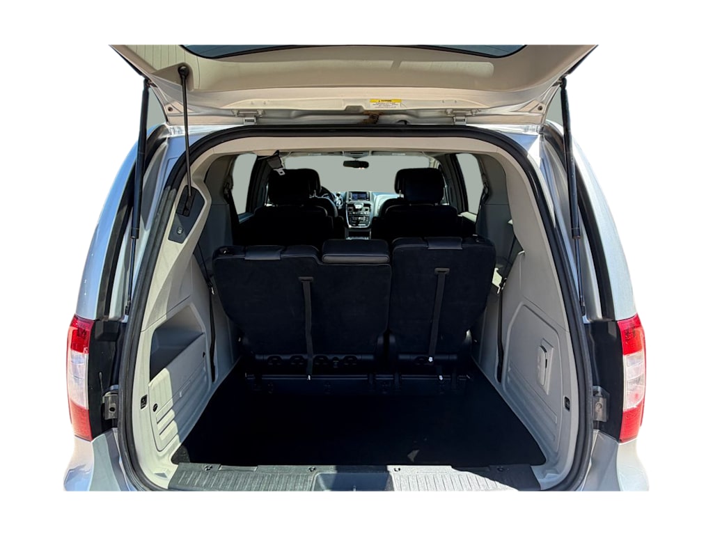Thumbnail: 2012 Chrysler Town & Country - 11