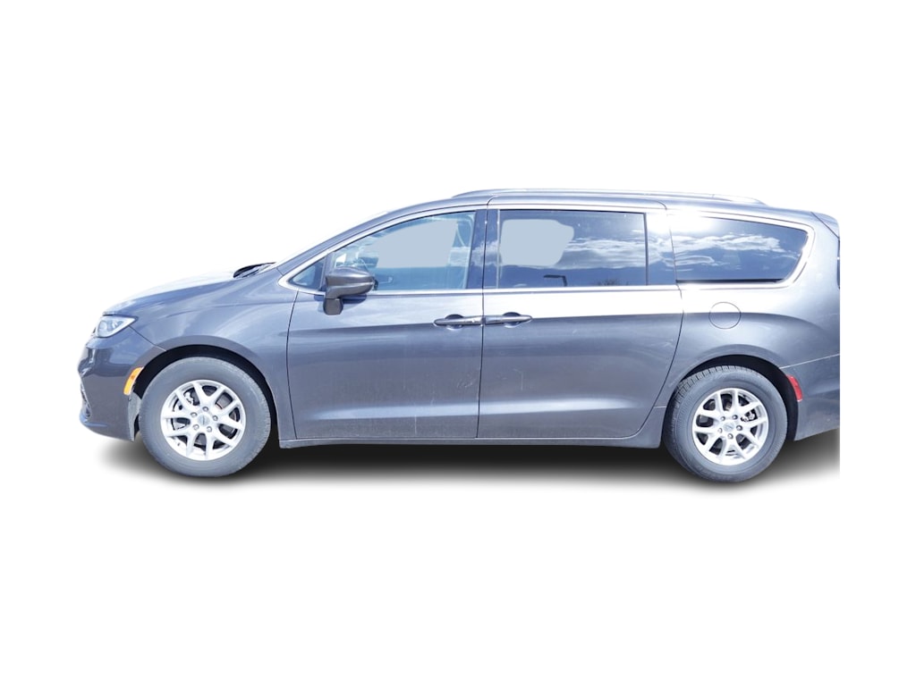 Thumbnail: 2022 Chrysler Pacifica - 3