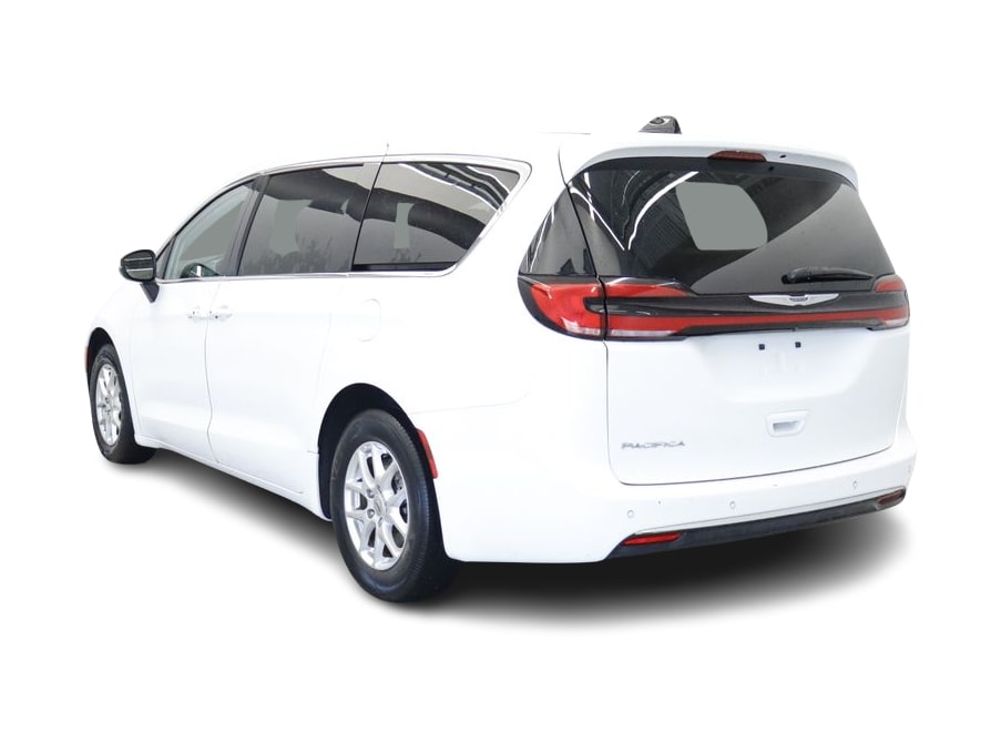 Thumbnail: 2023 Chrysler Pacifica - 4