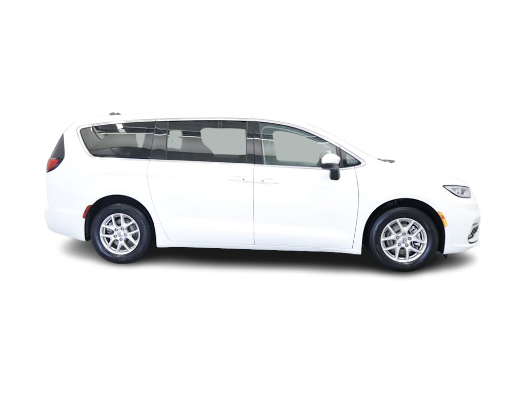 Thumbnail: 2023 Chrysler Pacifica - 18