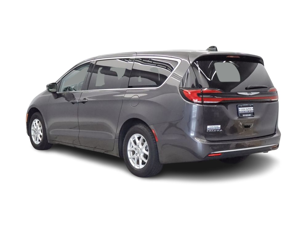 Thumbnail: 2023 Chrysler Pacifica - 4