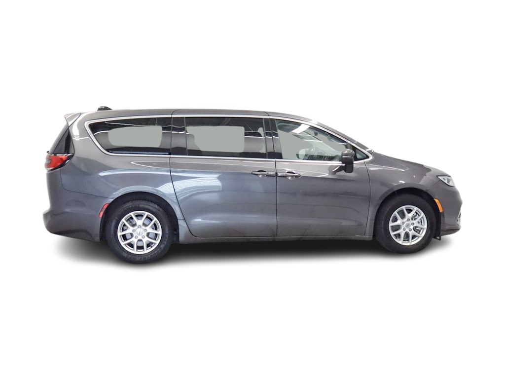 Thumbnail: 2023 Chrysler Pacifica - 17