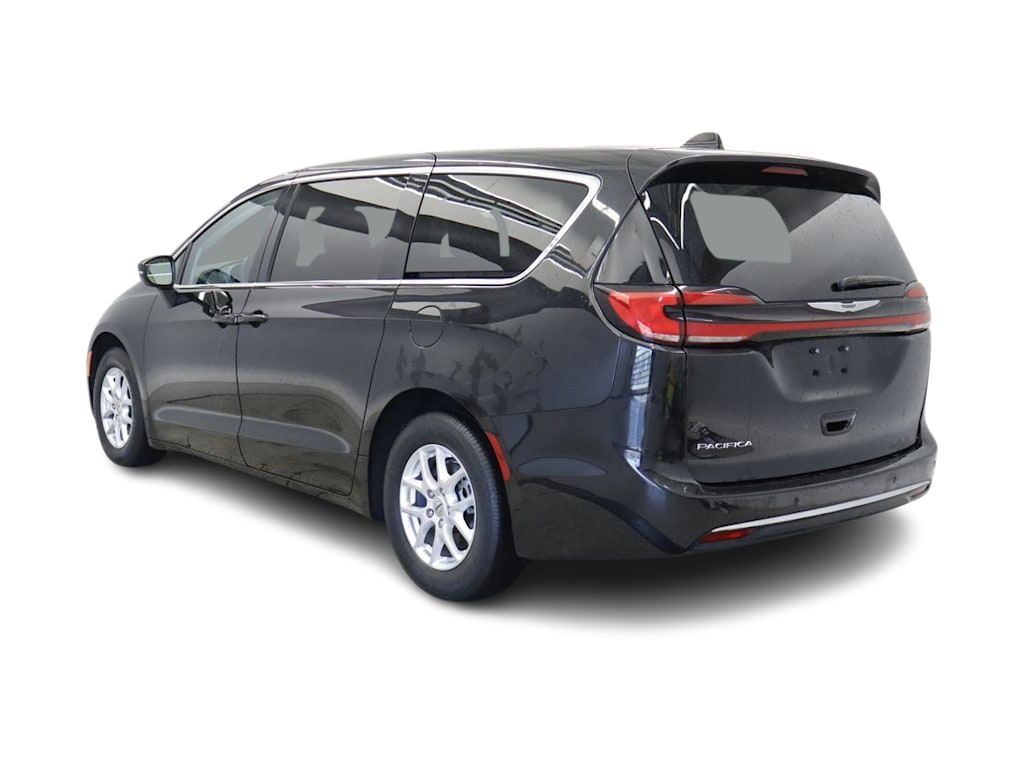 Thumbnail: 2023 Chrysler Pacifica - 4