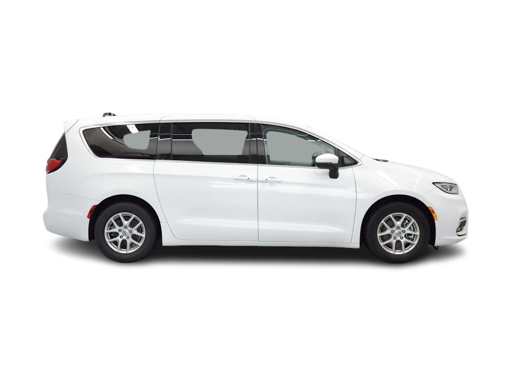 Thumbnail: 2023 Chrysler Pacifica - 15