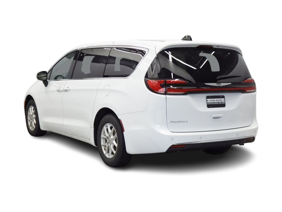 Thumbnail: 2023 Chrysler Pacifica - 4