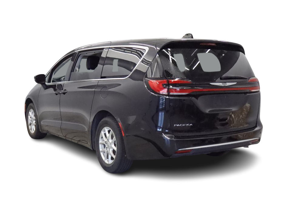 Thumbnail: 2023 Chrysler Pacifica - 4