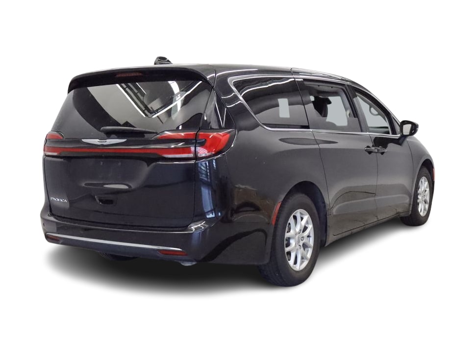 Thumbnail: 2023 Chrysler Pacifica - 16