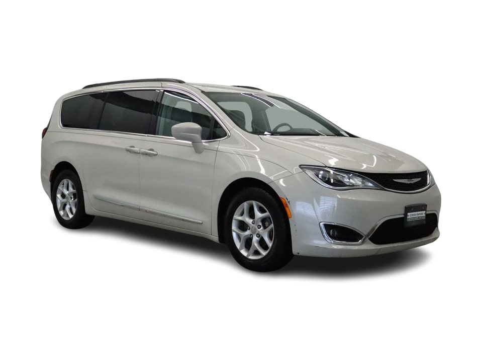 Thumbnail: 2017 Chrysler Pacifica - 21