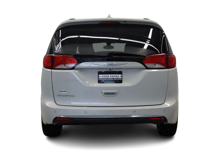 Thumbnail: 2017 Chrysler Pacifica - 5