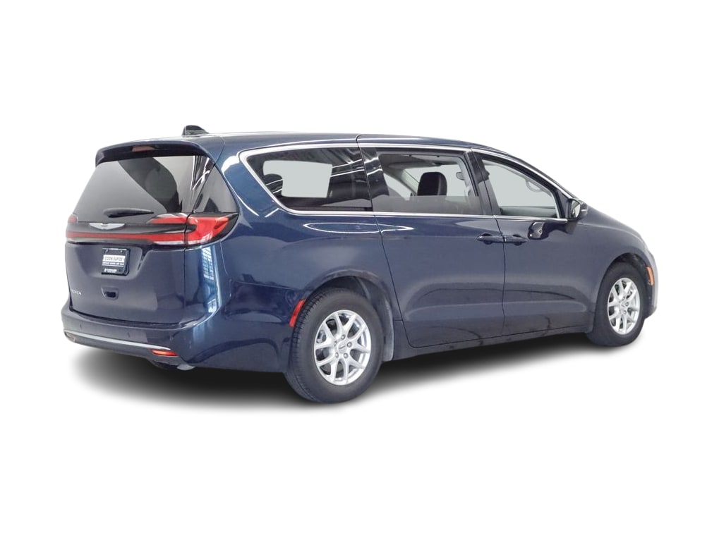 Thumbnail: 2023 Chrysler Pacifica - 15