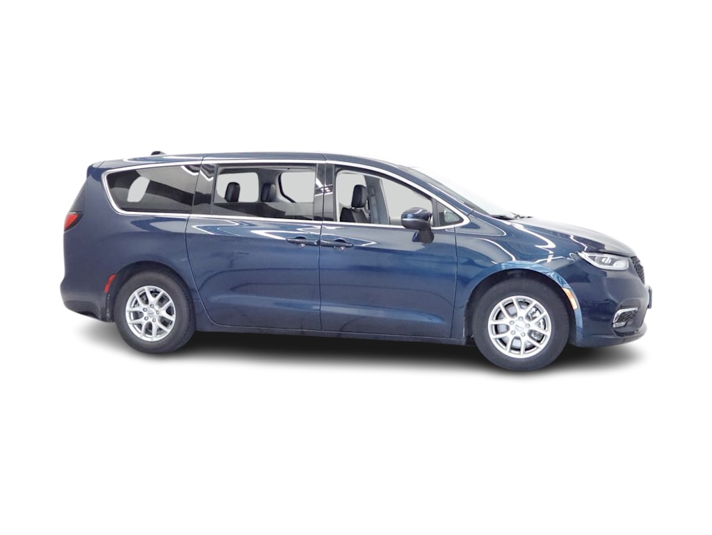 Thumbnail: 2023 Chrysler Pacifica - 16