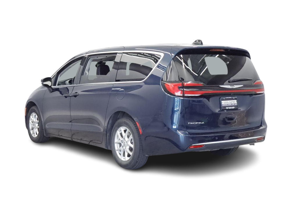 Thumbnail: 2023 Chrysler Pacifica - 4