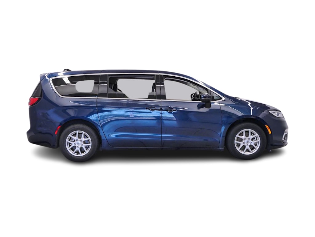 Thumbnail: 2023 Chrysler Pacifica - 17