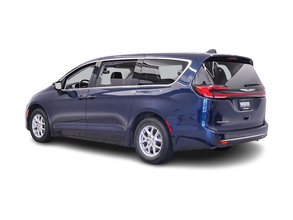 Thumbnail: 2023 Chrysler Pacifica - 4