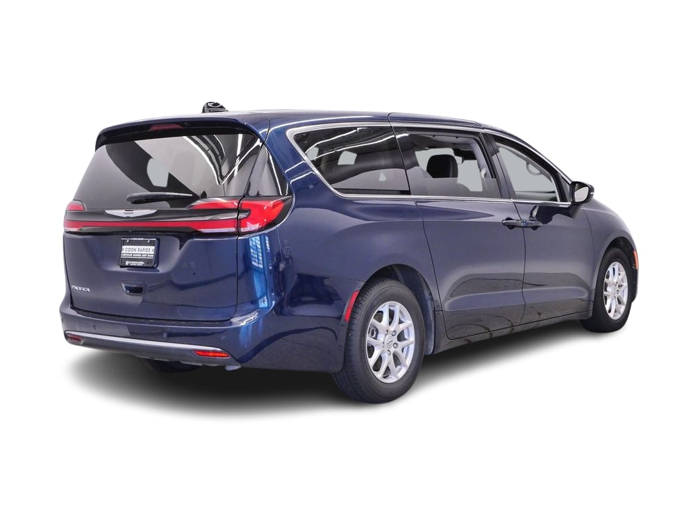 Thumbnail: 2023 Chrysler Pacifica - 16