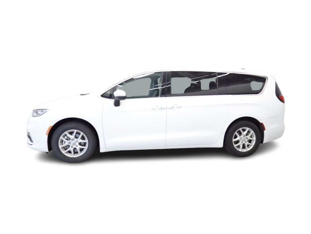 Thumbnail: 2023 Chrysler Pacifica - 3