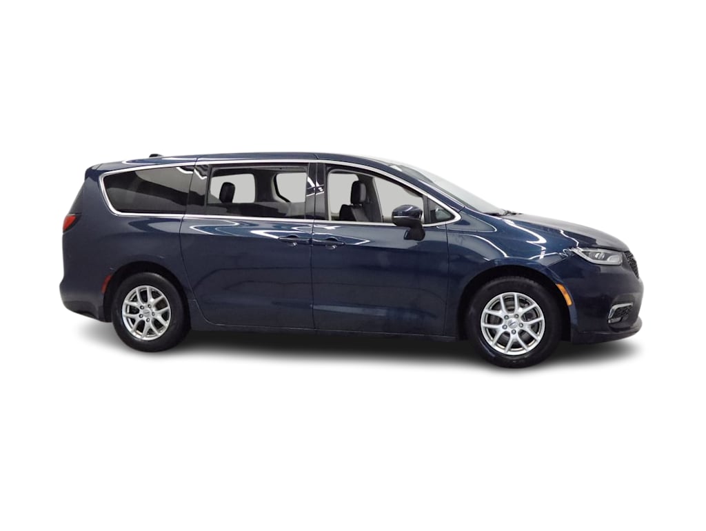 Thumbnail: 2023 Chrysler Pacifica - 19