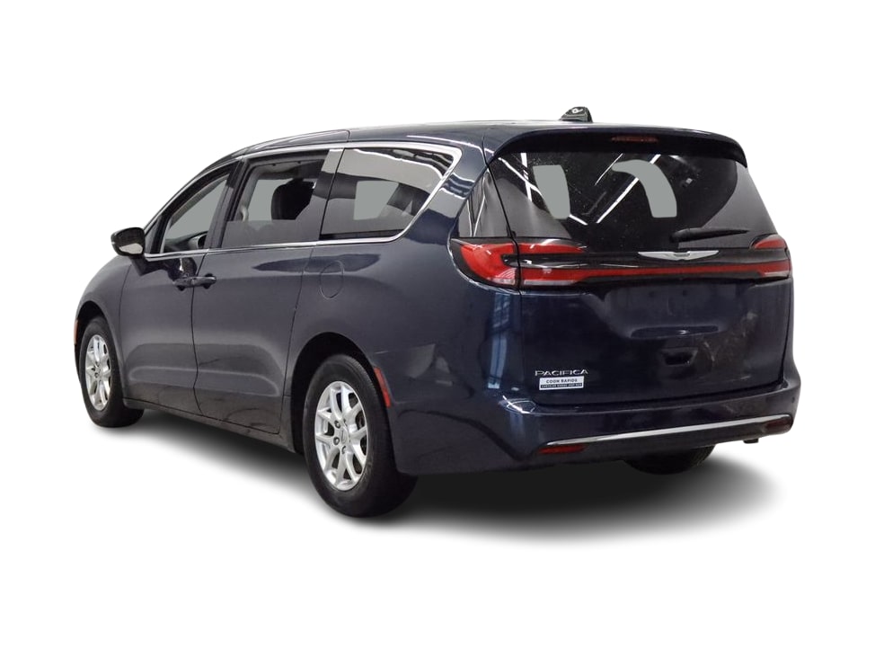 Thumbnail: 2023 Chrysler Pacifica - 4