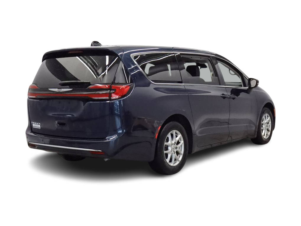 Thumbnail: 2023 Chrysler Pacifica - 18