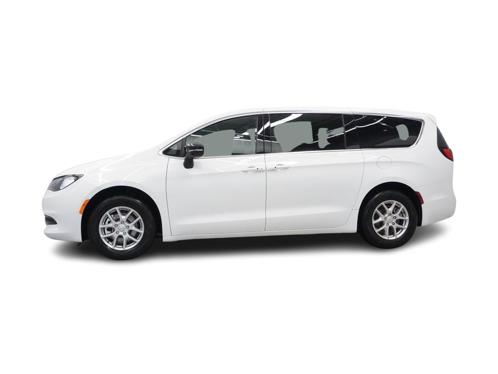 Thumbnail: 2026 Chrysler Voyager - 3