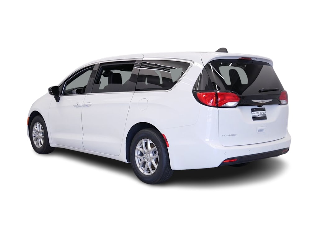 Thumbnail: 2026 Chrysler Voyager - 4