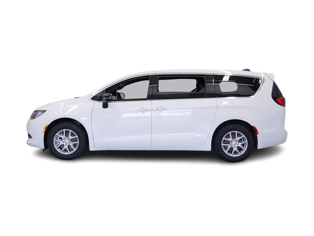 Thumbnail: 2026 Chrysler Voyager - 3