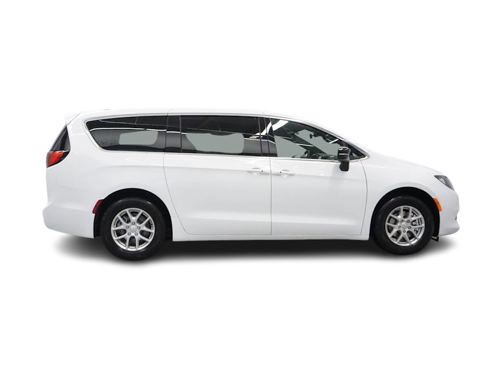 Thumbnail: 2026 Chrysler Voyager - 22