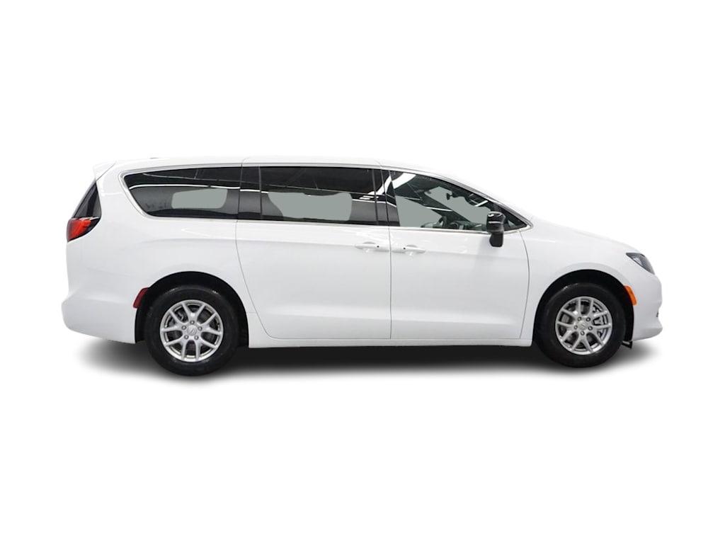 Thumbnail: 2026 Chrysler Voyager - 22