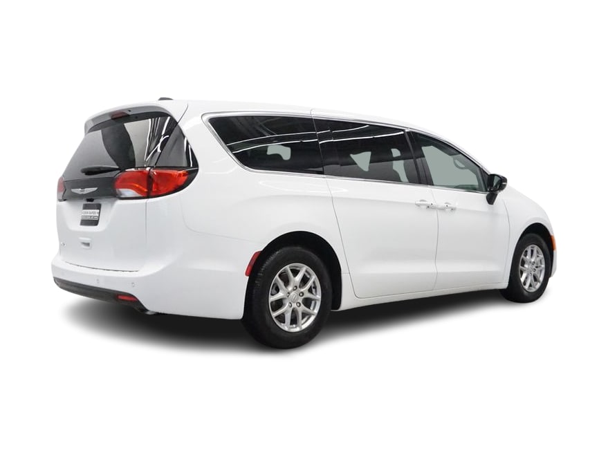 Thumbnail: 2026 Chrysler Voyager - 20