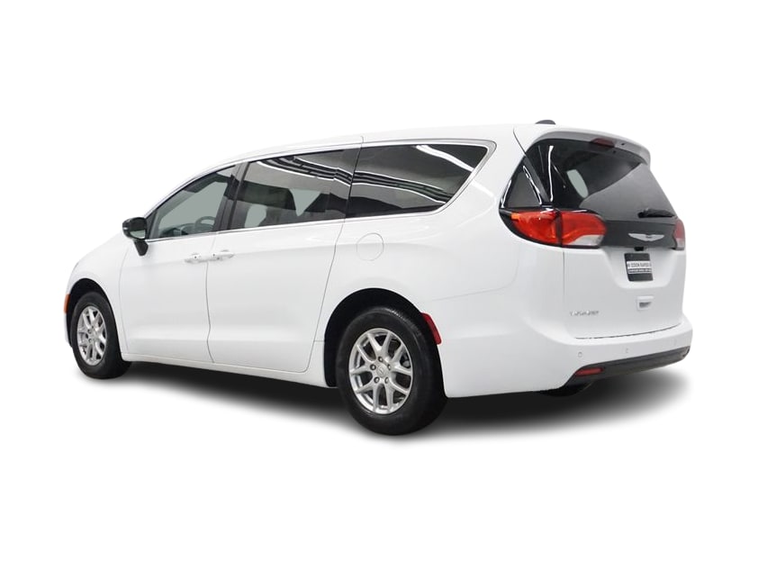 Thumbnail: 2026 Chrysler Voyager - 4