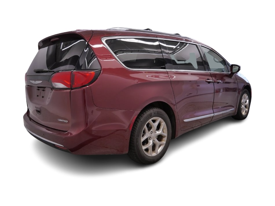 Thumbnail: 2017 Chrysler Pacifica - 10