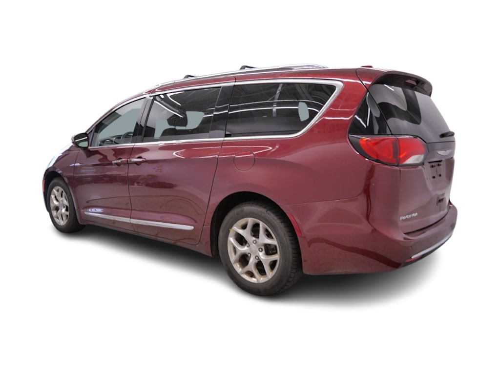 Thumbnail: 2017 Chrysler Pacifica - 3
