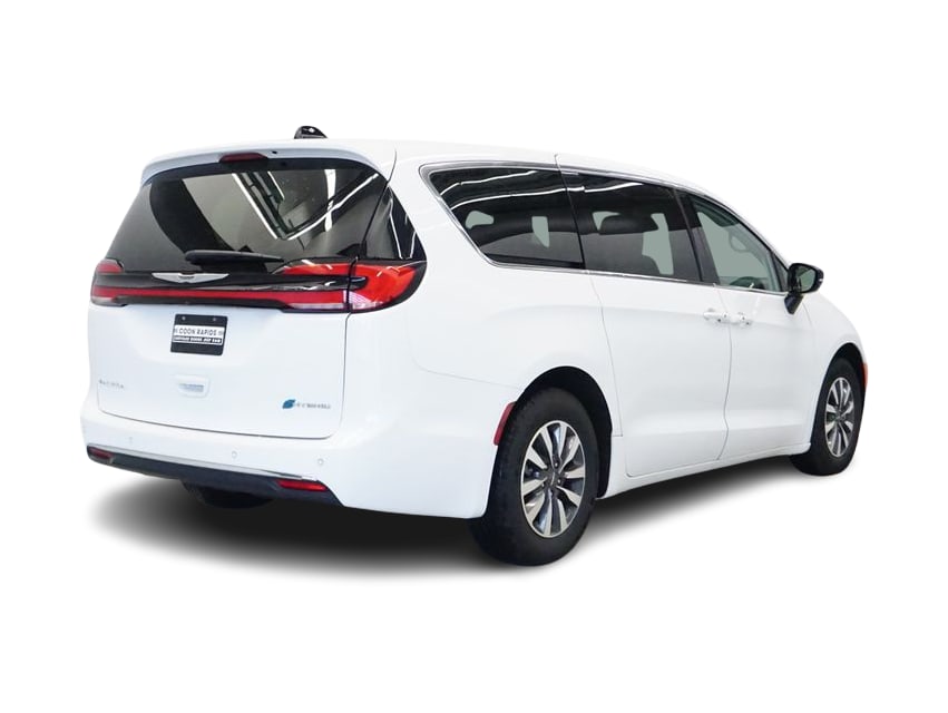 Thumbnail: 2024 Chrysler Pacifica - 16