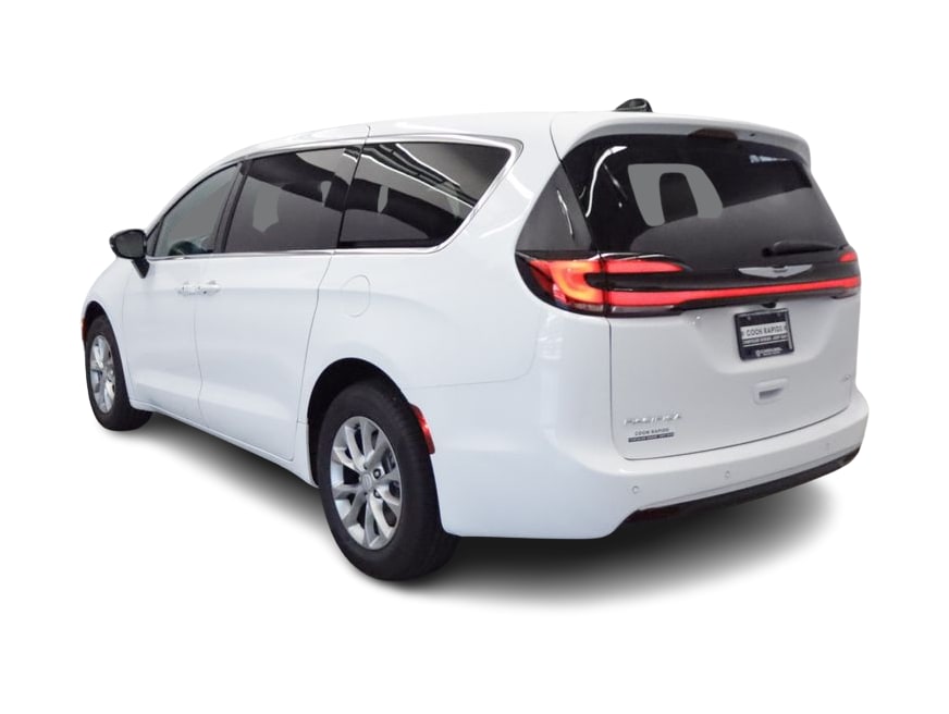 Thumbnail: 2026 Chrysler Pacifica - 4