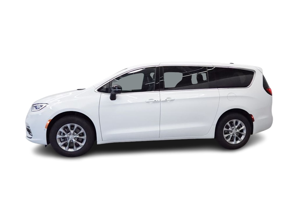 Thumbnail: 2026 Chrysler Pacifica - 3