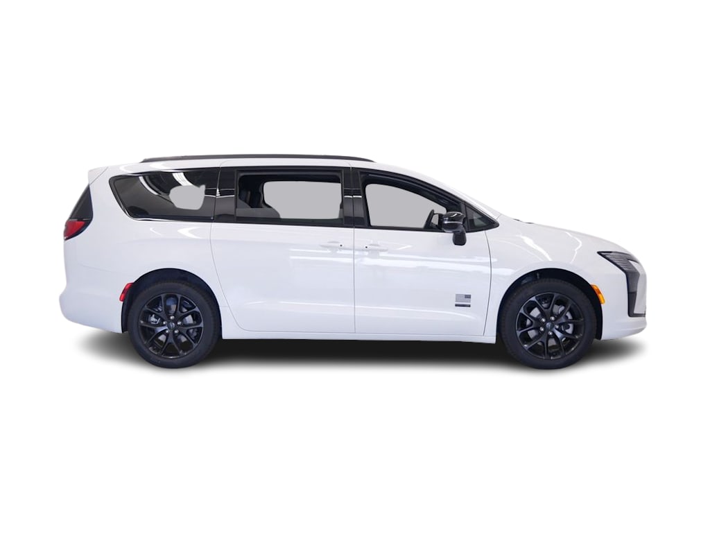 Thumbnail: 2027 Chrysler Pacifica - 16