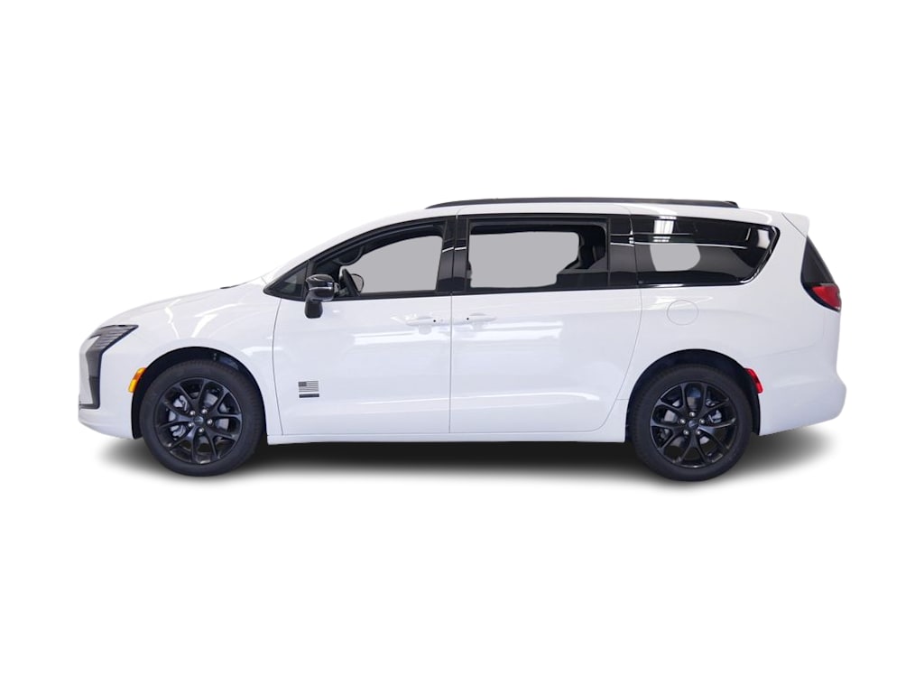 Thumbnail: 2027 Chrysler Pacifica - 3