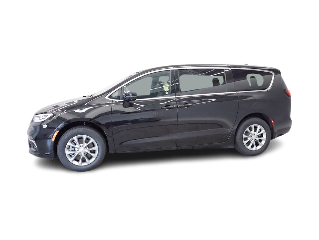 Thumbnail: 2026 Chrysler Pacifica - 3