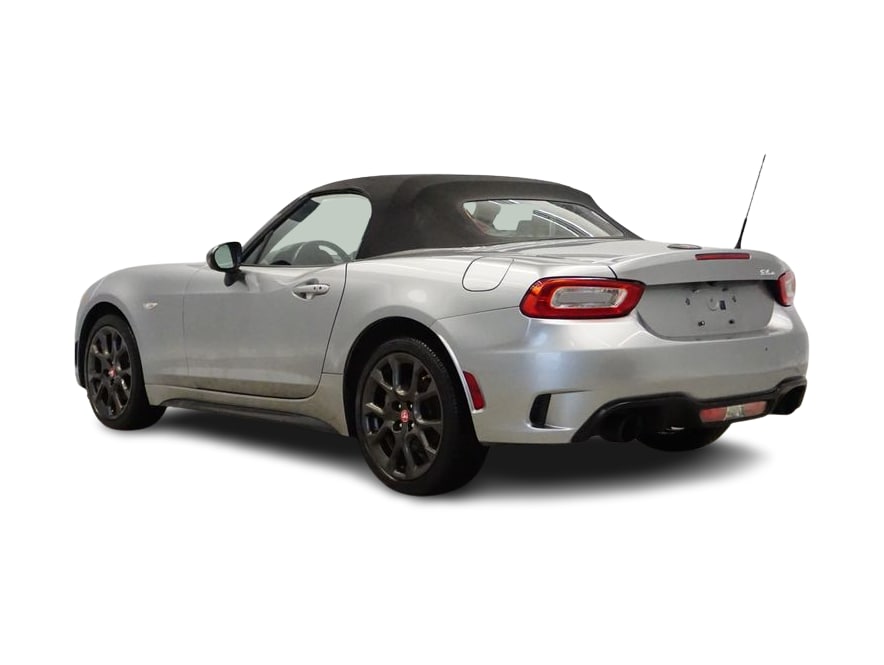 Thumbnail: 2017 Fiat 124 Spider - 4