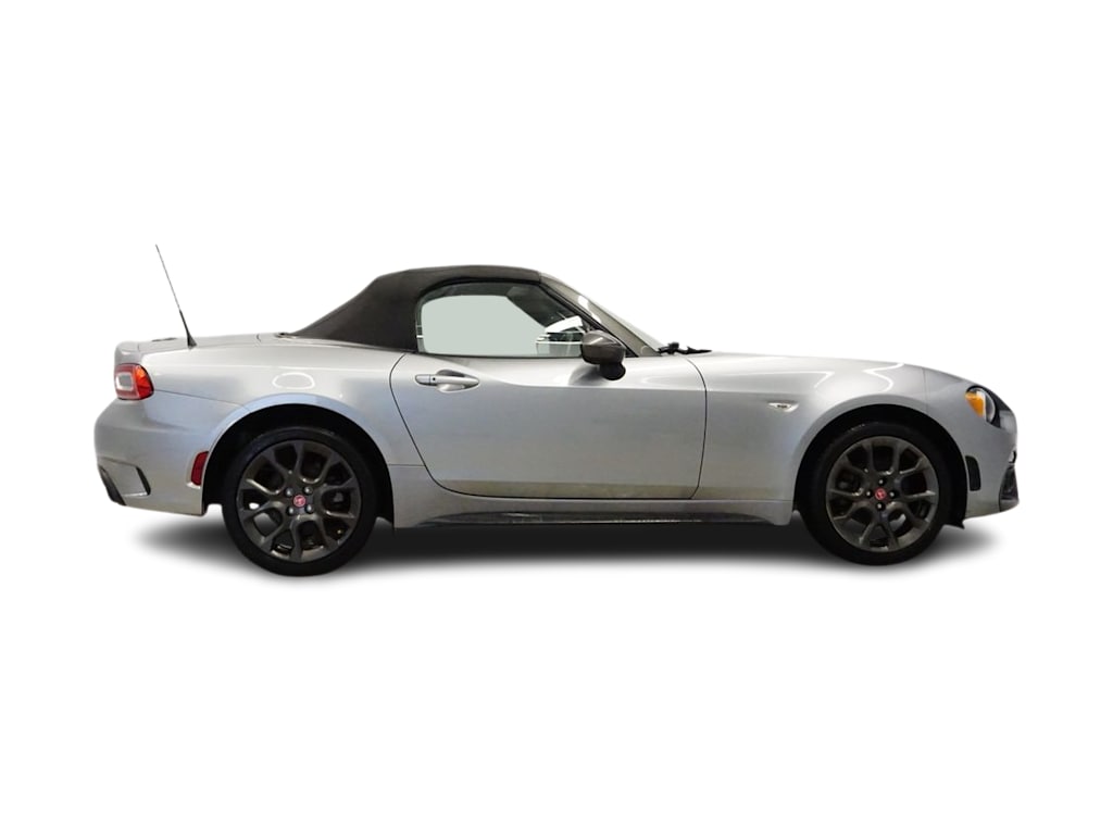 Thumbnail: 2017 Fiat 124 Spider - 15