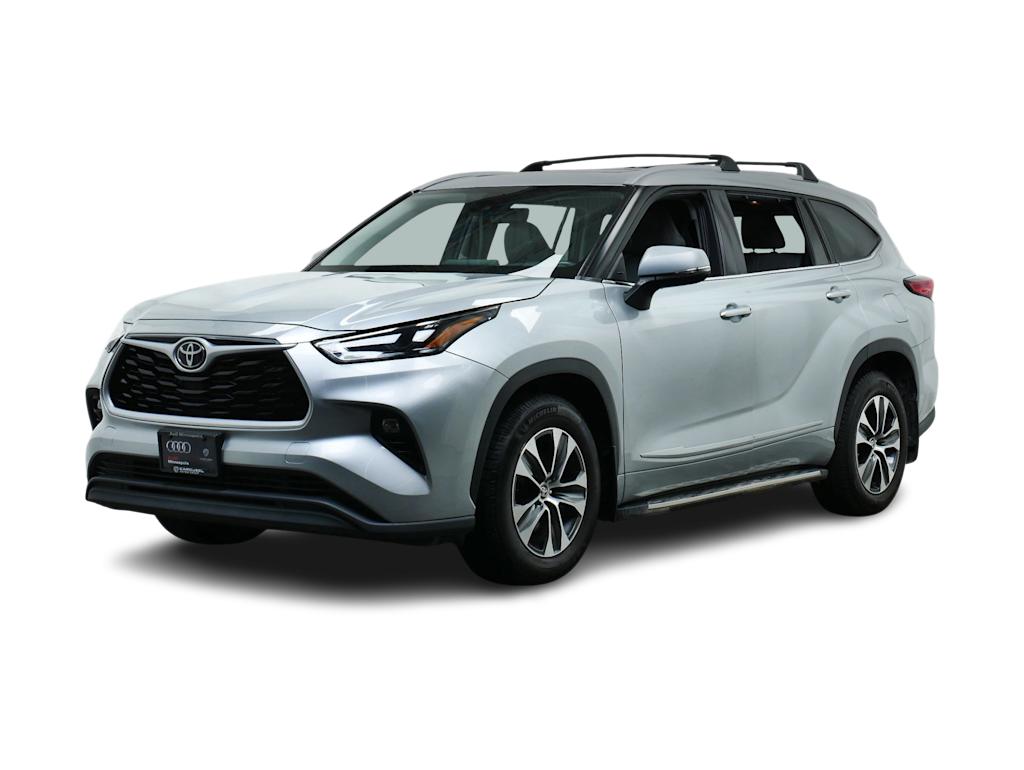 Used 2022 Toyota Highlander XLE with VIN 5TDGZRBH5NS585898 for sale in Coon Rapids, Minnesota
