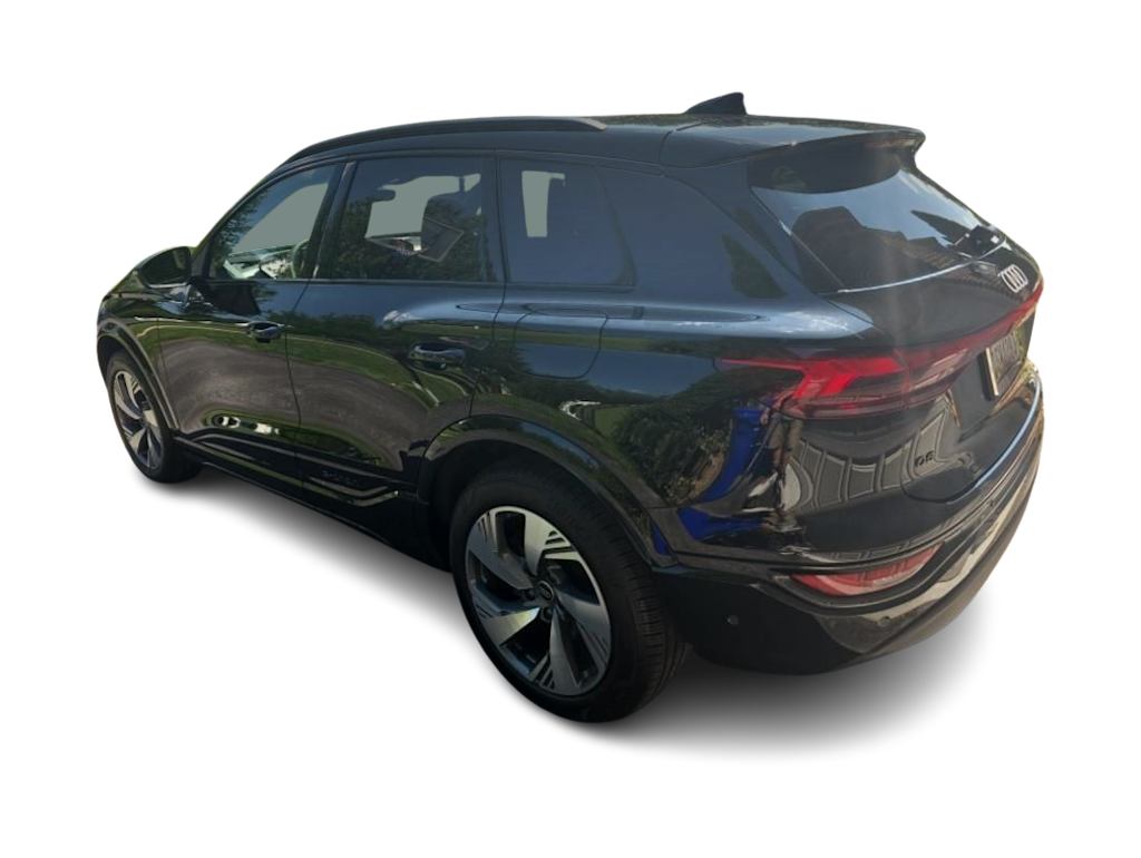 Thumbnail: 2025 Audi Q6 e-tron - 4