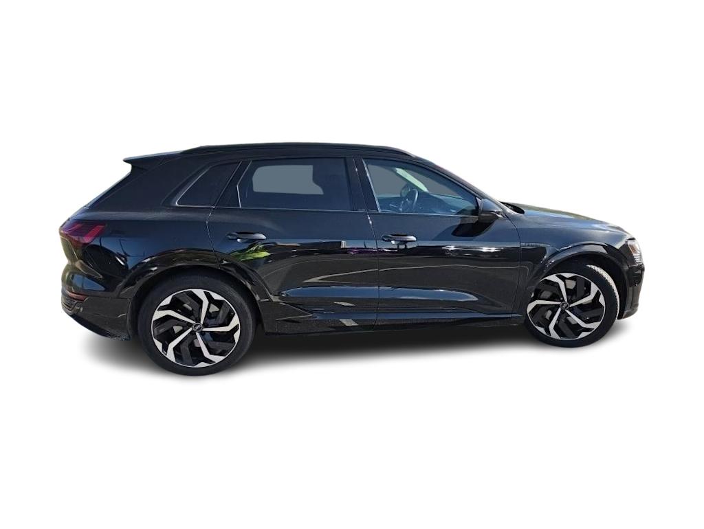 Thumbnail: 2024 Audi Q8 e-tron - 10