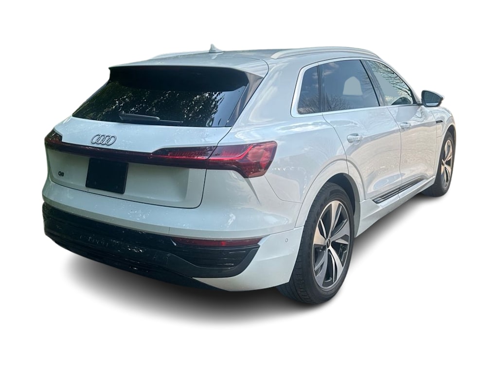 Thumbnail: 2024 Audi Q8 e-tron - 10