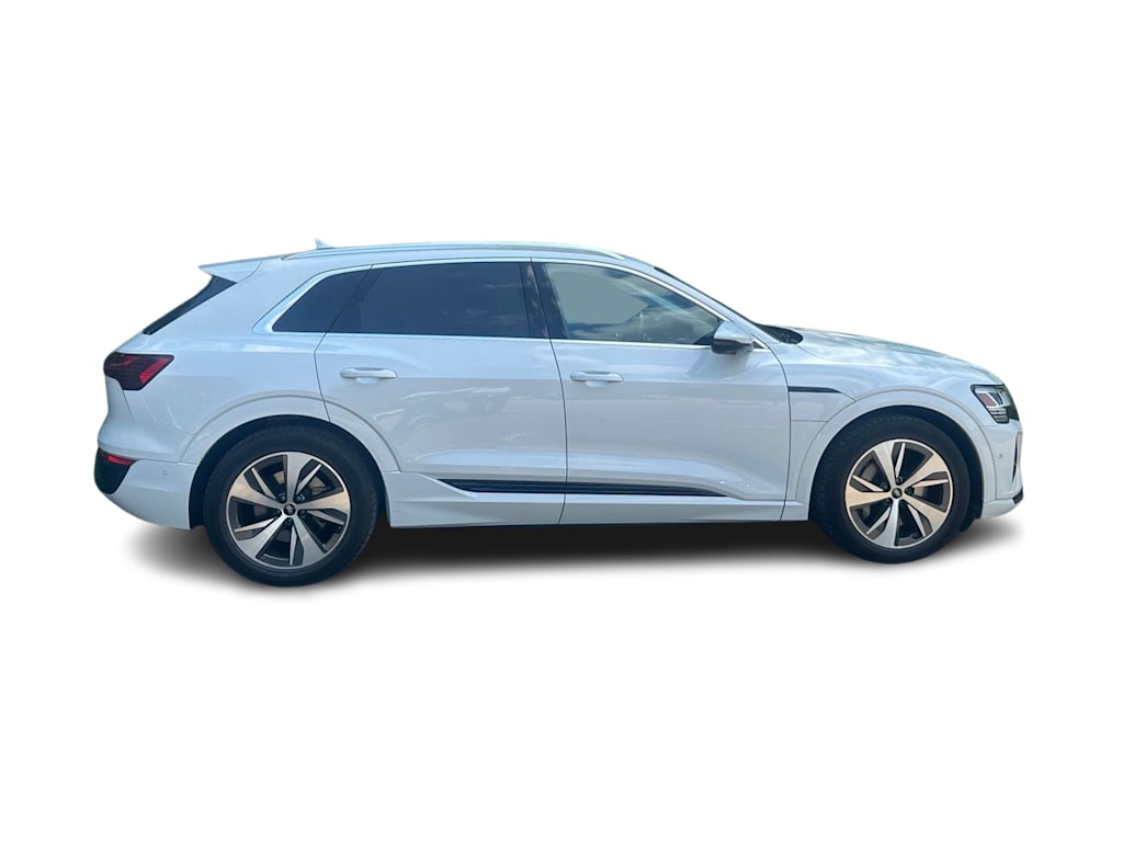 Thumbnail: 2024 Audi Q8 e-tron - 11